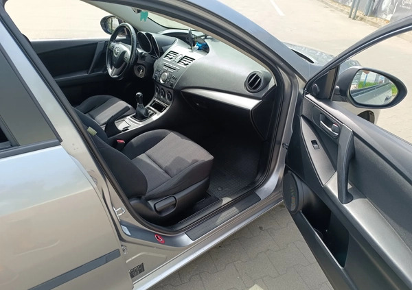 Mazda 3 cena 17400 przebieg: 174000, rok produkcji 2009 z Szczecin małe 37